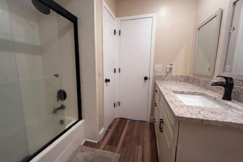 House in Palm Harbor, Florida 3 bedrooms, 175.31 sq.m. № 1909978 - photo 22