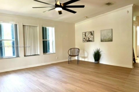 House in Miami, Florida 3 bedrooms, 143.44 sq.m. № 2426603 - photo 6