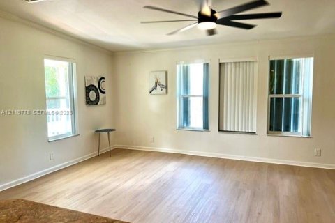 House in Miami, Florida 3 bedrooms, 143.44 sq.m. № 2426603 - photo 5