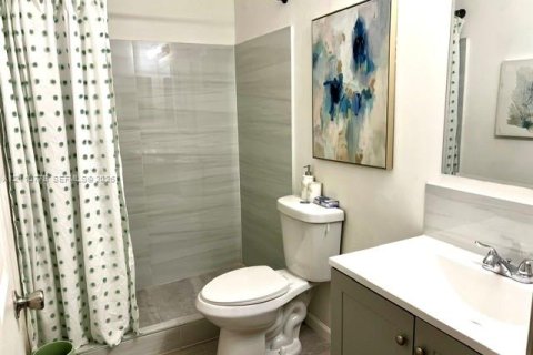 House in Miami, Florida 3 bedrooms, 143.44 sq.m. № 2426603 - photo 17