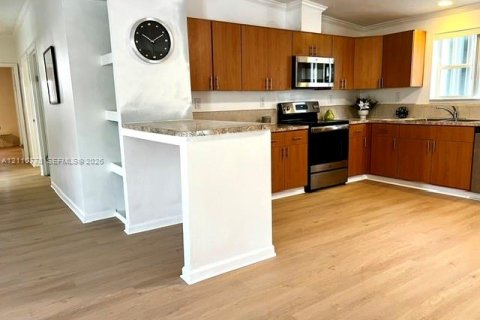 House in Miami, Florida 3 bedrooms, 143.44 sq.m. № 2426603 - photo 9