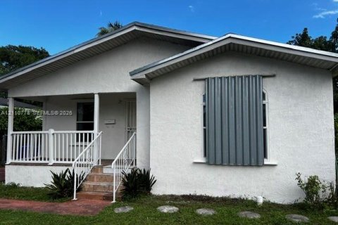 House in Miami, Florida 3 bedrooms, 143.44 sq.m. № 2426603 - photo 4