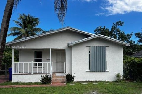 House in Miami, Florida 3 bedrooms, 143.44 sq.m. № 2426603 - photo 2
