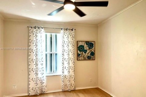House in Miami, Florida 3 bedrooms, 143.44 sq.m. № 2426603 - photo 19