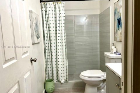 House in Miami, Florida 3 bedrooms, 143.44 sq.m. № 2426603 - photo 20