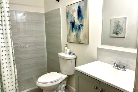 House in Miami, Florida 3 bedrooms, 143.44 sq.m. № 2426603 - photo 18
