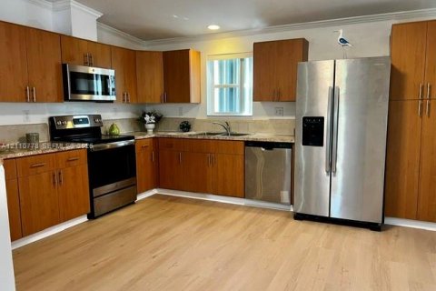House in Miami, Florida 3 bedrooms, 143.44 sq.m. № 2426603 - photo 12