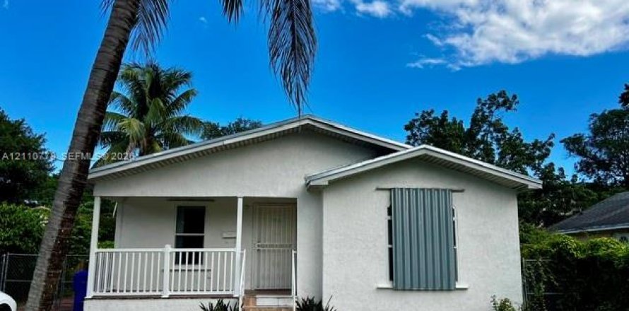House in Miami, Florida 3 bedrooms, 143.44 sq.m. № 2426603