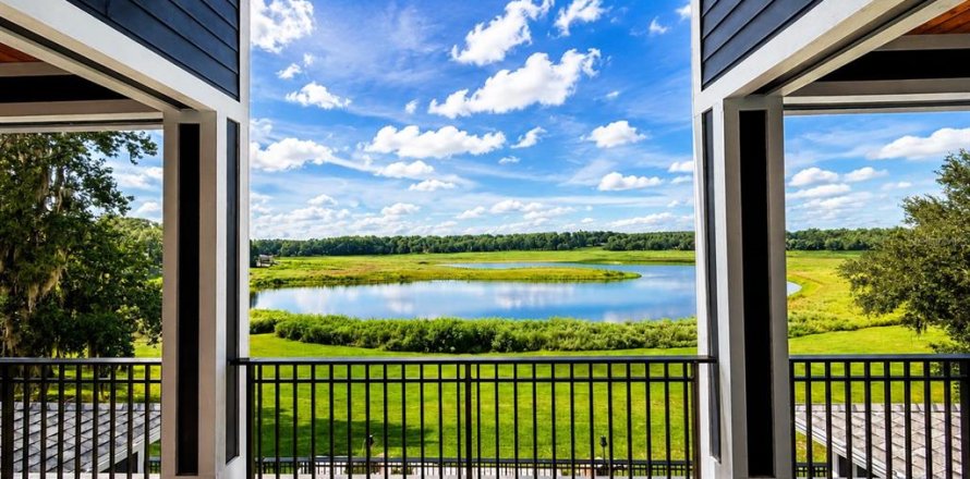 Villa ou maison à Brooksville, Floride 4 chambres, 438.22 m2 № 2267560
