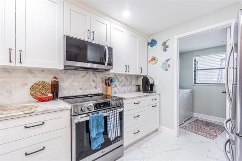 Condominio en venta en Palm Harbor, Florida, 2 dormitorios, 113.71 m2 № 2202703 - foto 4