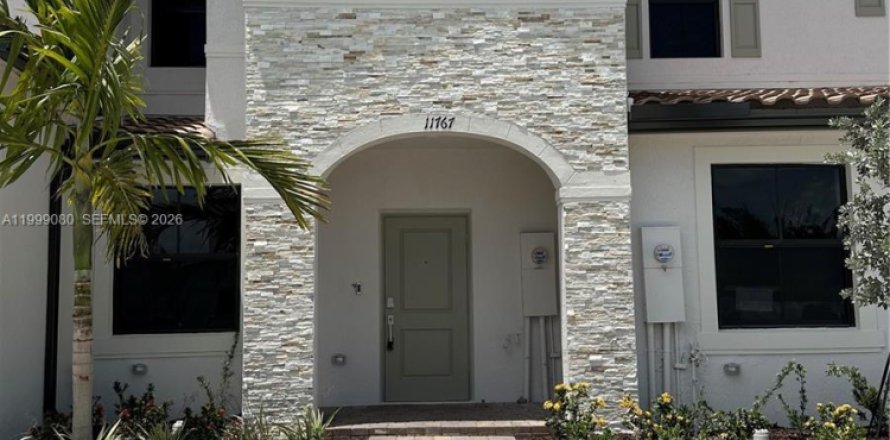 Townhouse in Homestead, Florida 3 bedrooms, 129.41 sq.m. № 2060788