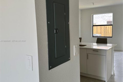 Townhouse in Homestead, Florida 3 bedrooms, 129.41 sq.m. № 2060788 - photo 7