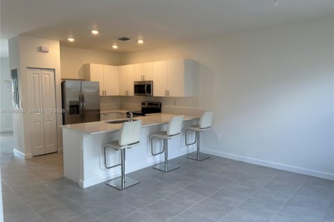 Townhouse in Homestead, Florida 3 bedrooms, 129.41 sq.m. № 2060788 - photo 10