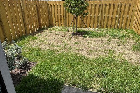 Townhouse in Homestead, Florida 3 bedrooms, 129.41 sq.m. № 2060788 - photo 25