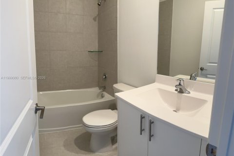 Townhouse in Homestead, Florida 3 bedrooms, 129.41 sq.m. № 2060788 - photo 20