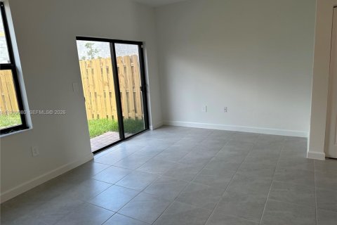 Townhouse in Homestead, Florida 3 bedrooms, 129.41 sq.m. № 2060788 - photo 16