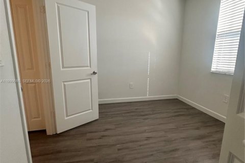 Townhouse in Homestead, Florida 3 bedrooms, 129.41 sq.m. № 2060788 - photo 28