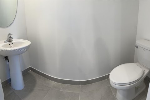 Townhouse in Homestead, Florida 3 bedrooms, 129.41 sq.m. № 2060788 - photo 17