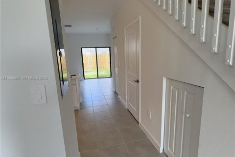 Townhouse in Homestead, Florida 3 bedrooms, 129.41 sq.m. № 2060788 - photo 4