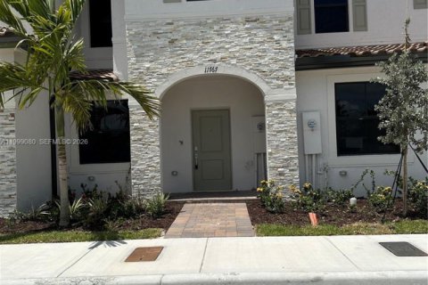 Townhouse in Homestead, Florida 3 bedrooms, 129.41 sq.m. № 2060788 - photo 2