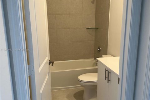 Townhouse in Homestead, Florida 3 bedrooms, 129.41 sq.m. № 2060788 - photo 19