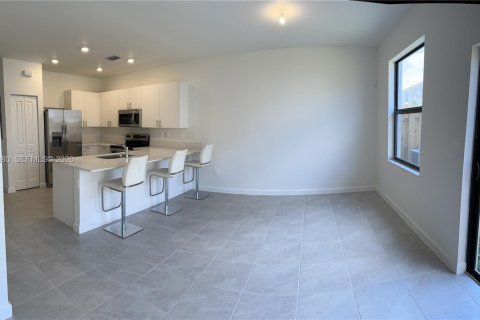 Townhouse in Homestead, Florida 3 bedrooms, 129.41 sq.m. № 2060788 - photo 13
