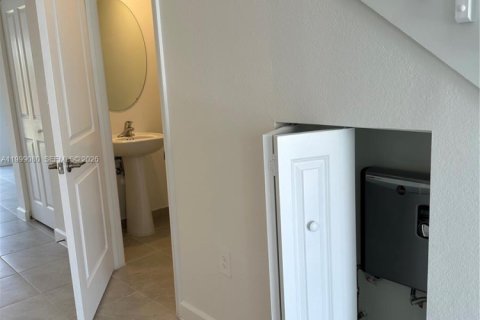 Townhouse in Homestead, Florida 3 bedrooms, 129.41 sq.m. № 2060788 - photo 5