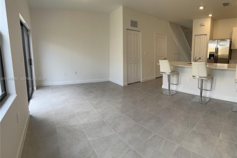 Townhouse in Homestead, Florida 3 bedrooms, 129.41 sq.m. № 2060788 - photo 15