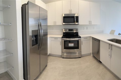 Townhouse in Homestead, Florida 3 bedrooms, 129.41 sq.m. № 2060788 - photo 11