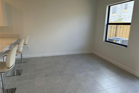 Townhouse in Homestead, Florida 3 bedrooms, 129.41 sq.m. № 2060788 - photo 14
