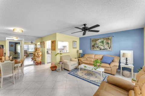 Condo in Deerfield Beach, Florida, 1 bedroom № 2260181 - photo 21