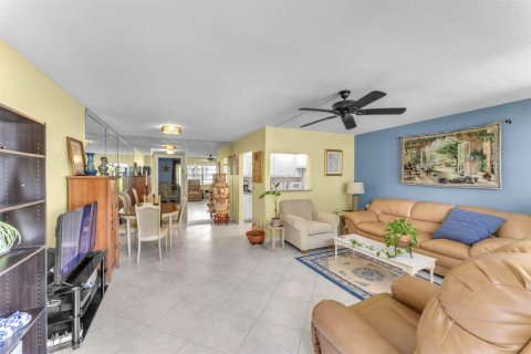 Condo in Deerfield Beach, Florida, 1 bedroom № 2260181 - photo 23