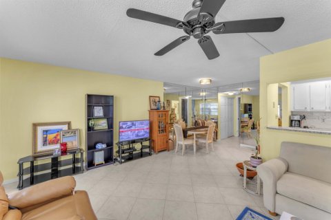 Condo in Deerfield Beach, Florida, 1 bedroom № 2260181 - photo 22