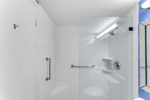 Condo in Deerfield Beach, Florida, 1 bedroom № 2260181 - photo 11