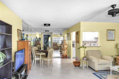 Condo in Deerfield Beach, Florida, 1 bedroom № 2260181 - photo 4