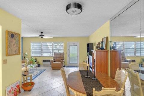 Condo in Deerfield Beach, Florida, 1 bedroom № 2260181 - photo 16