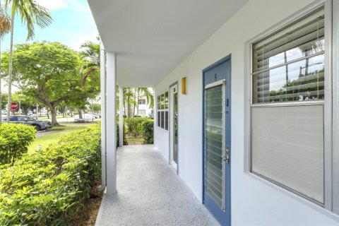 Condo in Deerfield Beach, Florida, 1 bedroom № 2260181 - photo 3