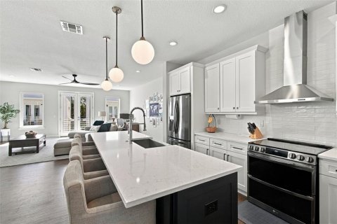 Townhouse in Tampa, Florida 3 bedrooms, 197.97 sq.m. № 2429605 - photo 12