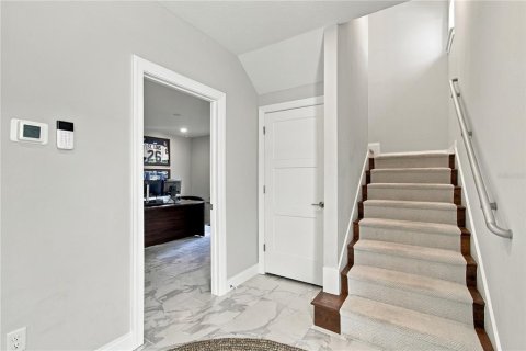 Townhouse in Tampa, Florida 3 bedrooms, 197.97 sq.m. № 2429605 - photo 5