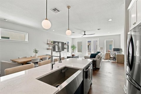 Townhouse in Tampa, Florida 3 bedrooms, 197.97 sq.m. № 2429605 - photo 13