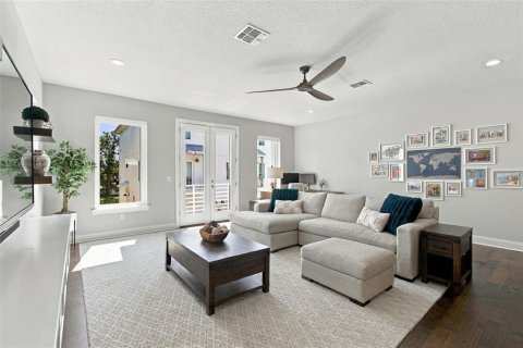 Townhouse in Tampa, Florida 3 bedrooms, 197.97 sq.m. № 2429605 - photo 21