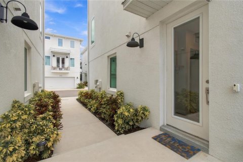 Townhouse in Tampa, Florida 3 bedrooms, 197.97 sq.m. № 2429605 - photo 3