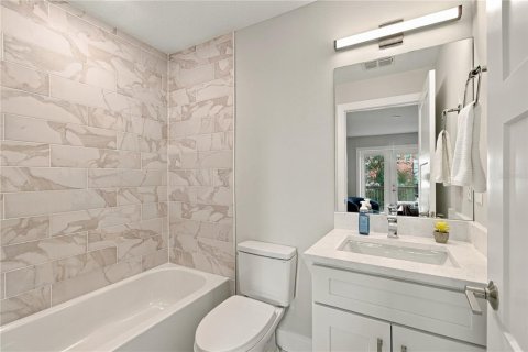 Townhouse in Tampa, Florida 3 bedrooms, 197.97 sq.m. № 2429605 - photo 8