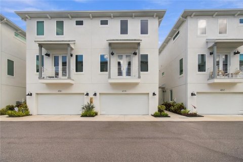 Townhouse in Tampa, Florida 3 bedrooms, 197.97 sq.m. № 2429605
