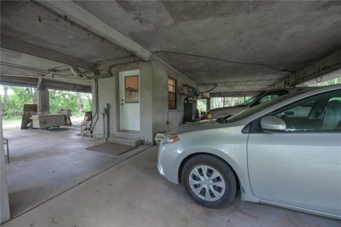 Купить виллу или дом в Хомстед, Флорида 9 комнат, 320.42м2, № 1896629 - фото 20