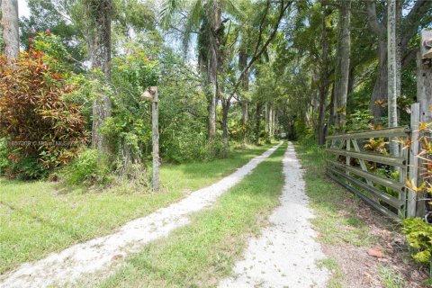 Купить виллу или дом в Хомстед, Флорида 9 комнат, 320.42м2, № 1896629 - фото 24