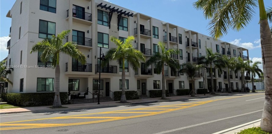 Condominio en Doral, Florida, 3 dormitorios № 1865276
