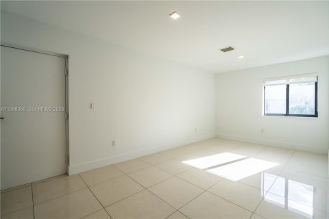 Apartamento en alquiler en Miami Beach, Florida, 2 dormitorios, 67.08 m2 № 2017641 - foto 4