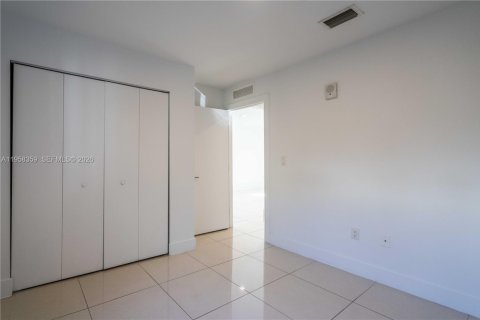 Apartamento en alquiler en Miami Beach, Florida, 2 dormitorios, 67.08 m2 № 2017641 - foto 15