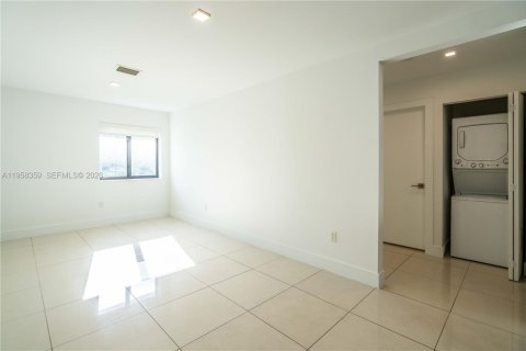 Apartamento en alquiler en Miami Beach, Florida, 2 dormitorios, 67.08 m2 № 2017641 - foto 5